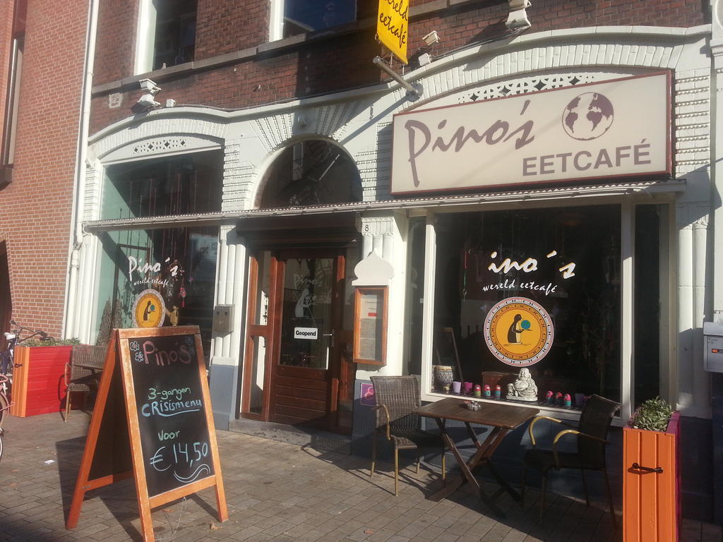 Pinos Eetcafe Bed & Breakfast Tilburg Exterior photo